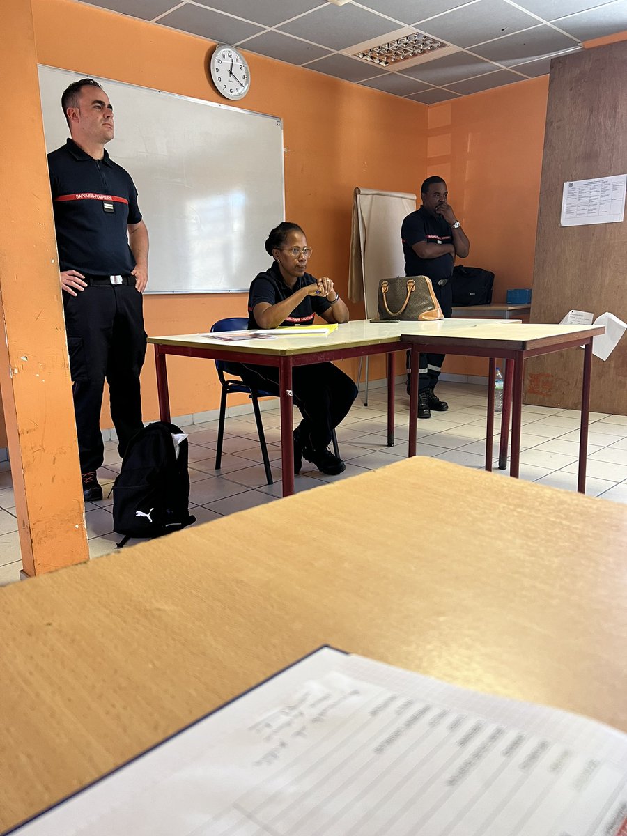 charles_lagier's tweet photo. FMPA des animateurs #JSP de l’@Udsp972. Merci aux animateurs qui pendant 4 cycles les formes:
➡ à l’instruction civique, 
➡ aux techniques de SUAP, 
➡ à la lutte contre les INC,
➡ et initié à différents sports. 
Au total, c’est 8 sections
@CTM_Martinique  @Prefet972 https://t.co/rF06JkFMos