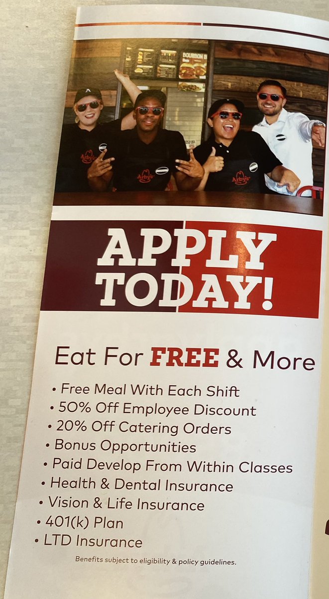 SuSaenz's tweet image. Mientras que en la mayoría de los restaurantes de comida rápida en Estados Unidos 🇺🇸 están buscando personal, en algunos hoteles empezamos a ver este tipo de servicio automatizado. #Robowaiter