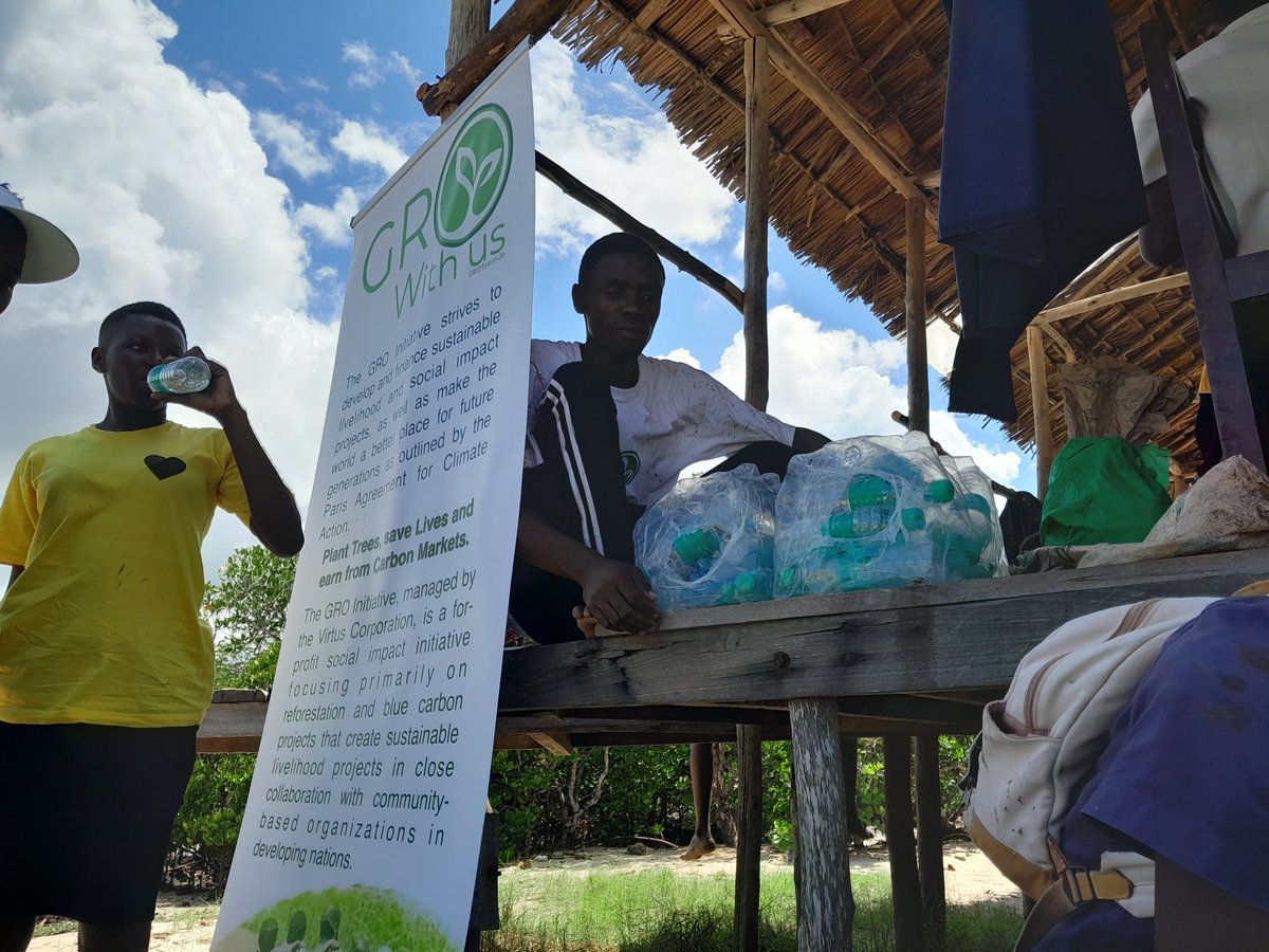 Madaraka003's tweet photo. After the mangrove planting, we had to make sure all the plastic are in place to avoid further pollution. A green and Clean planet free from plastic waste is what we want #GROWithUs #LindaMikoko #3adayinmay #PlasticBusters https://t.co/yiRchzEDK2