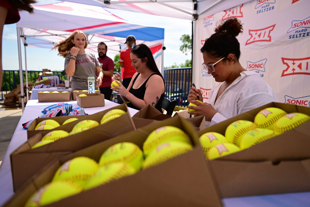 Oklahoma Softball on Twitter "𝐐𝐮𝐞𝐞𝐧𝐬 in the house 👑"