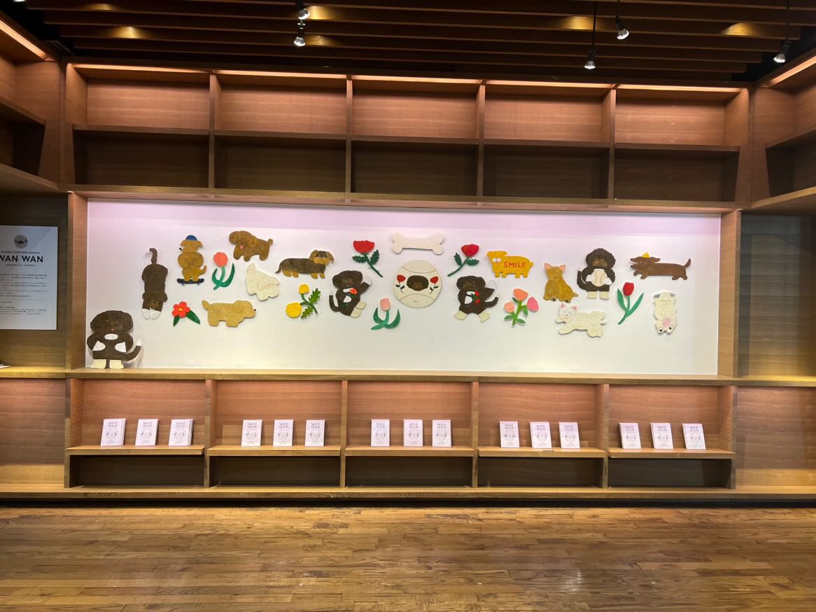 mossgreen77's tweet photo. WAN WAN展は残り2日です。代官山TSUTAYAの営業時間は9時から22時までです。終わってしまうのさみしいー🐶 https://t.co/9Cgs5gCTMz