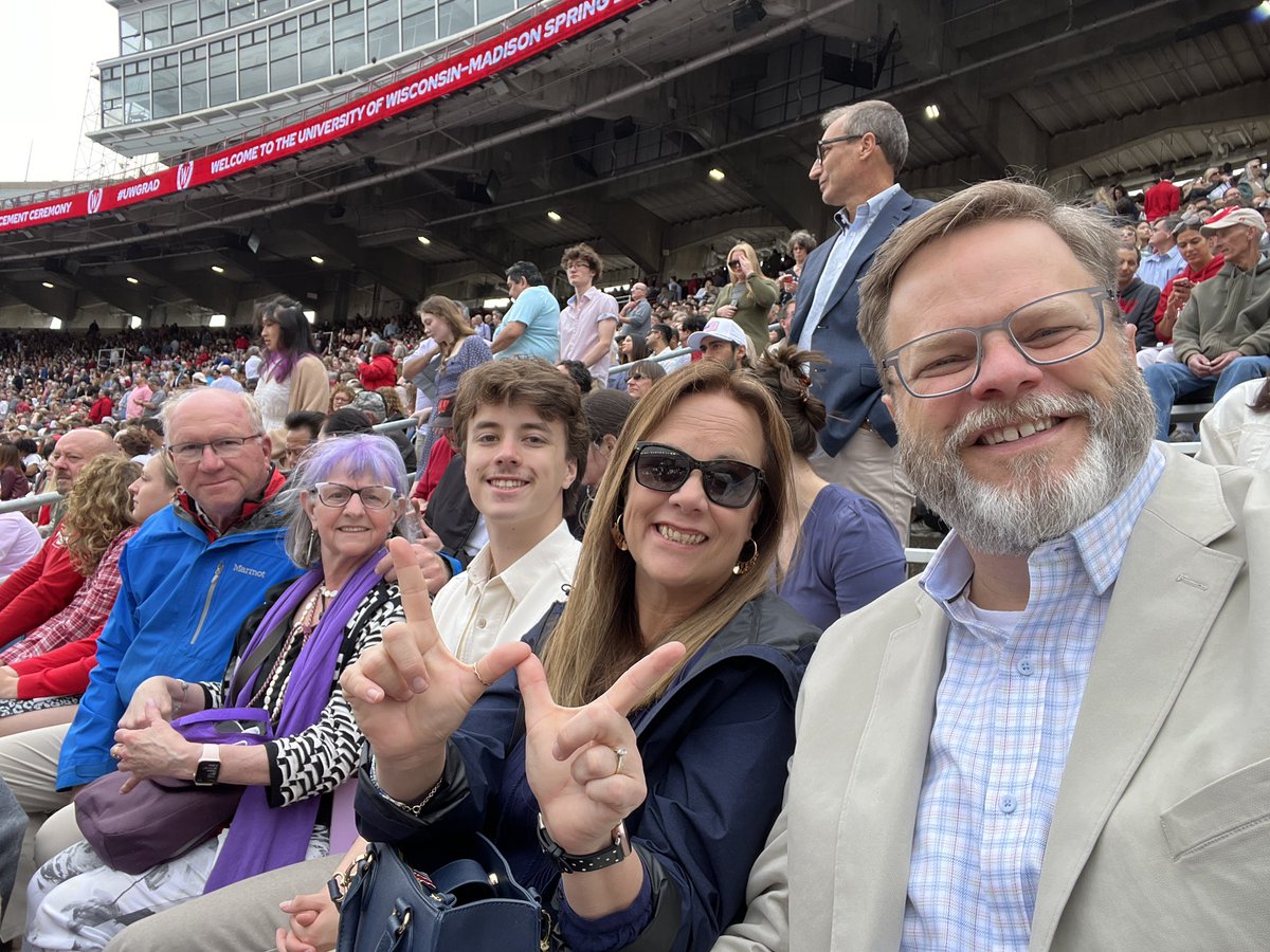 BPReazor's tweet image. #UWgrad Go Brenna! Congratulations!
