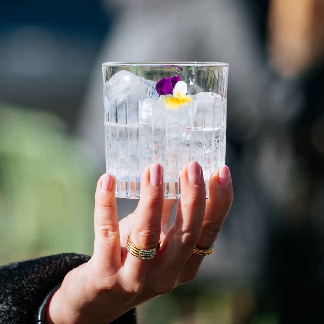 Get adventurous this World Cocktail Day with a Wild Botanical Irish Gin cocktail featuring fresh, foraged garnishes. 🌸 #PleaseEnjoyResponsibly #WorldCocktailDay #GlendaloughIrishGin #GlendaloughDistilley