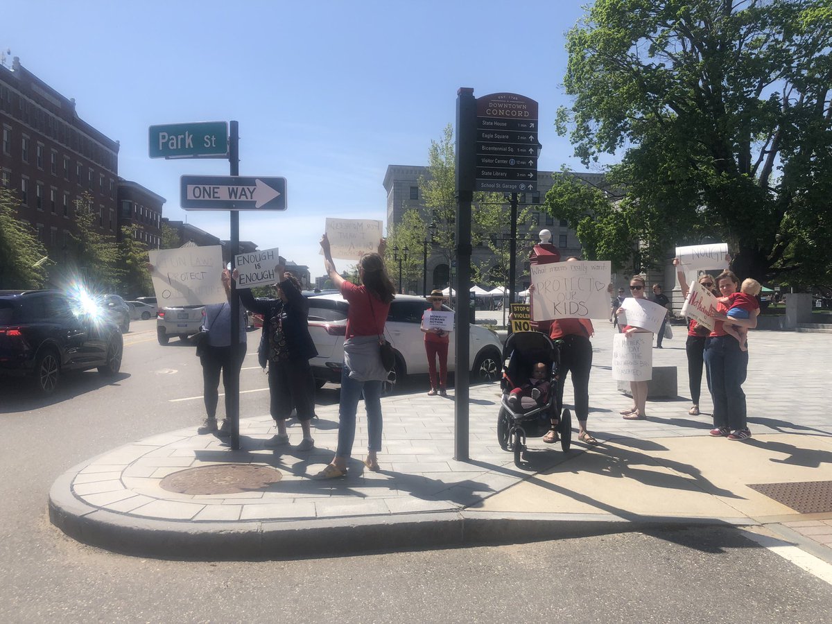 On Mother’s Day weekend, Moms Demand Action - NH @MomsDemand  volunteers organized events around the state to ask for one thing! An assault weapons ban! #mothersday #fedup #nhmomsdemand