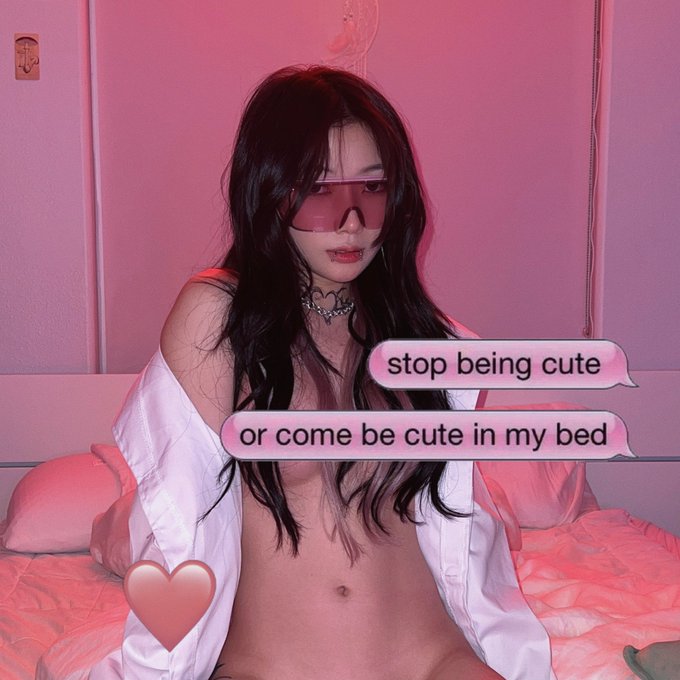 Come be cute in my bed ? https://t.co/vG2Cd9D7pQ