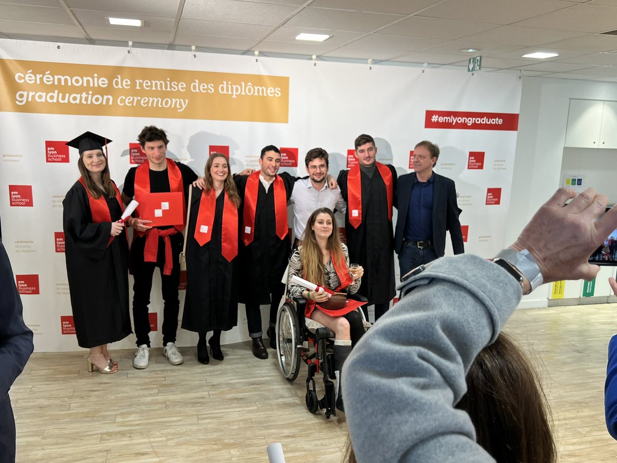 emlyon business school tweet media
