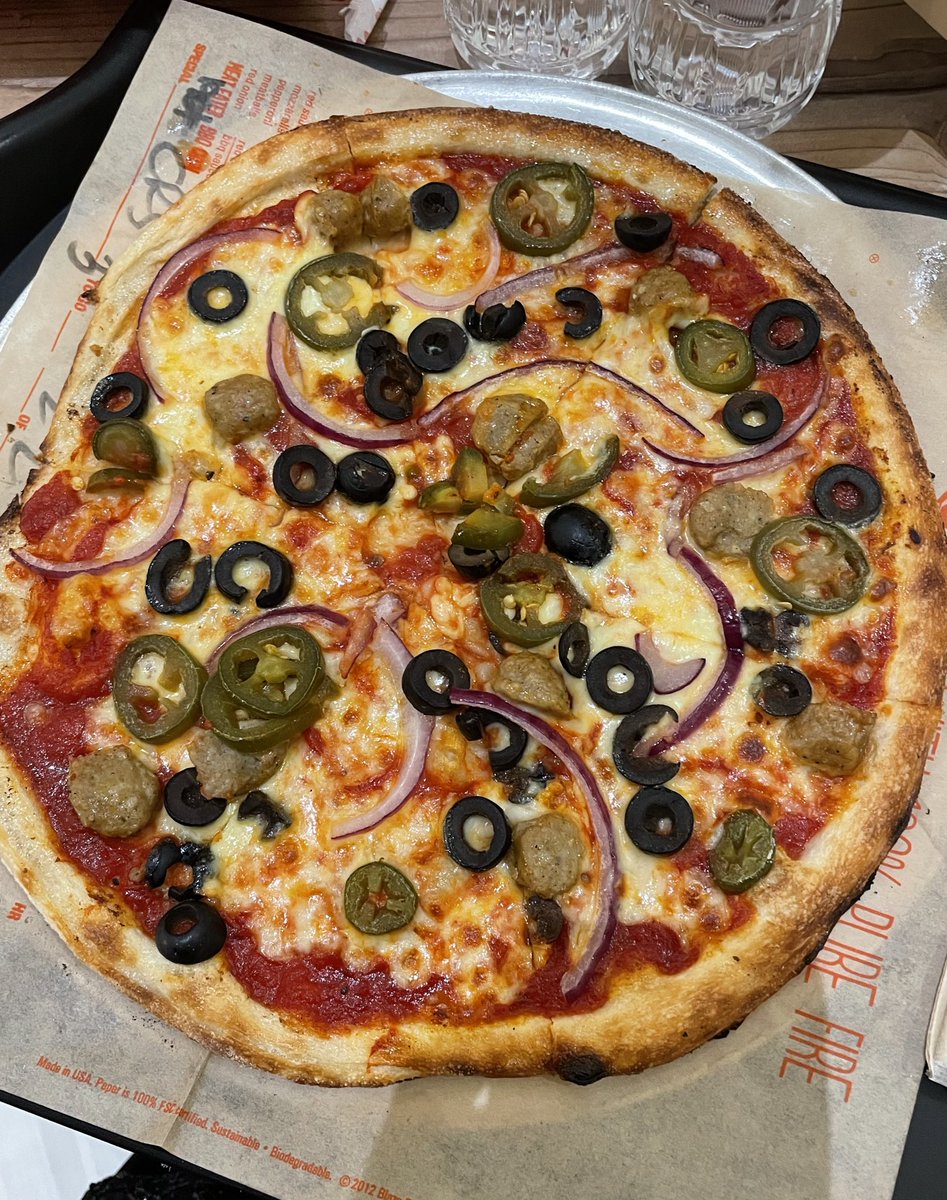 danityeri's tweet photo. whole pizza for dinner, very soul nourishing. https://t.co/PN5W9iajWN
