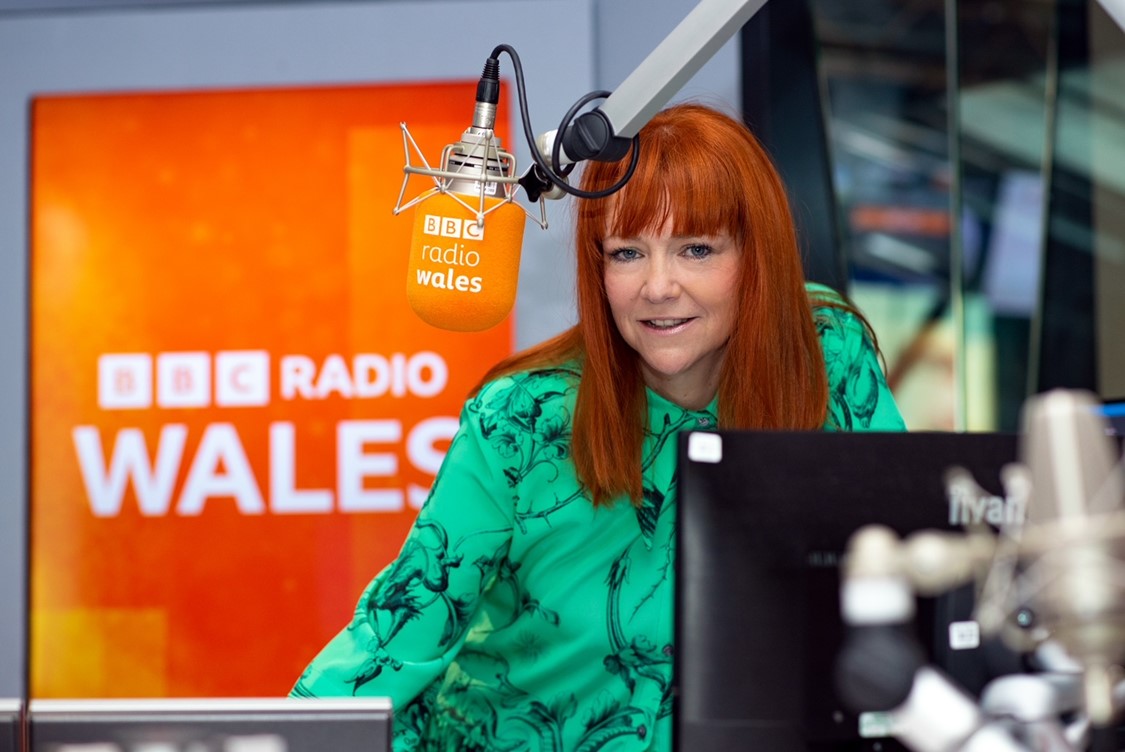 BBC Radio Wales (@bbcradiowales) on Twitter photo Stay tuned after H, for Bethan Elfyn & two hours of epic tunes, including some of Liverpool's best-loved artists.
Plus, the Wales Mix featuring <a href="/1magugu/">magugu</a> <a href="/Bethzienna/">Bethzienna</a>
<a href="/thisisangharad/">thisisangharad</a> <a href="/Niquesspeaks/">Niques</a>
Head Gardener <a href="/Jackellismusic/">Jack Ellis and The Contraband</a>
@TaffRapids
📻 Bethan 8pm
🎧 <a href="/BBCSounds/">BBC Sounds</a> Stay tuned after H, for Bethan Elfyn & two hours of epic tunes, including some of Liverpool's best-loved artists.
Plus, the Wales Mix featuring <a href="/1magugu/">magugu</a> <a href="/Bethzienna/">Bethzienna</a>
<a href="/thisisangharad/">thisisangharad</a> <a href="/Niquesspeaks/">Niques</a>
Head Gardener <a href="/Jackellismusic/">Jack Ellis and The Contraband</a>
@TaffRapids
📻 Bethan 8pm
🎧 <a href="/BBCSounds/">BBC Sounds</a>