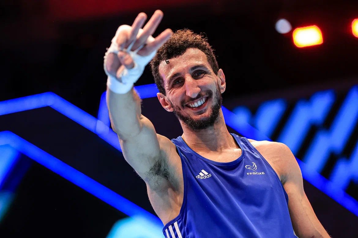 SofianeOumiha's tweet photo. CHAMPION DU MONDE ! X3 ⭐️⭐️⭐️
Je marque L’HISTOIRE de la boxe en France. HISTORIQUE !!!
Toujours y croire et se battre pour ses objectifs !
Merci à tous pour votre soutien et tous vos messages !
#riensansrien #teamoumiha #determiner #ensemble #iba #gold #worldchampionship https://t.co/I0YmMDgHRw