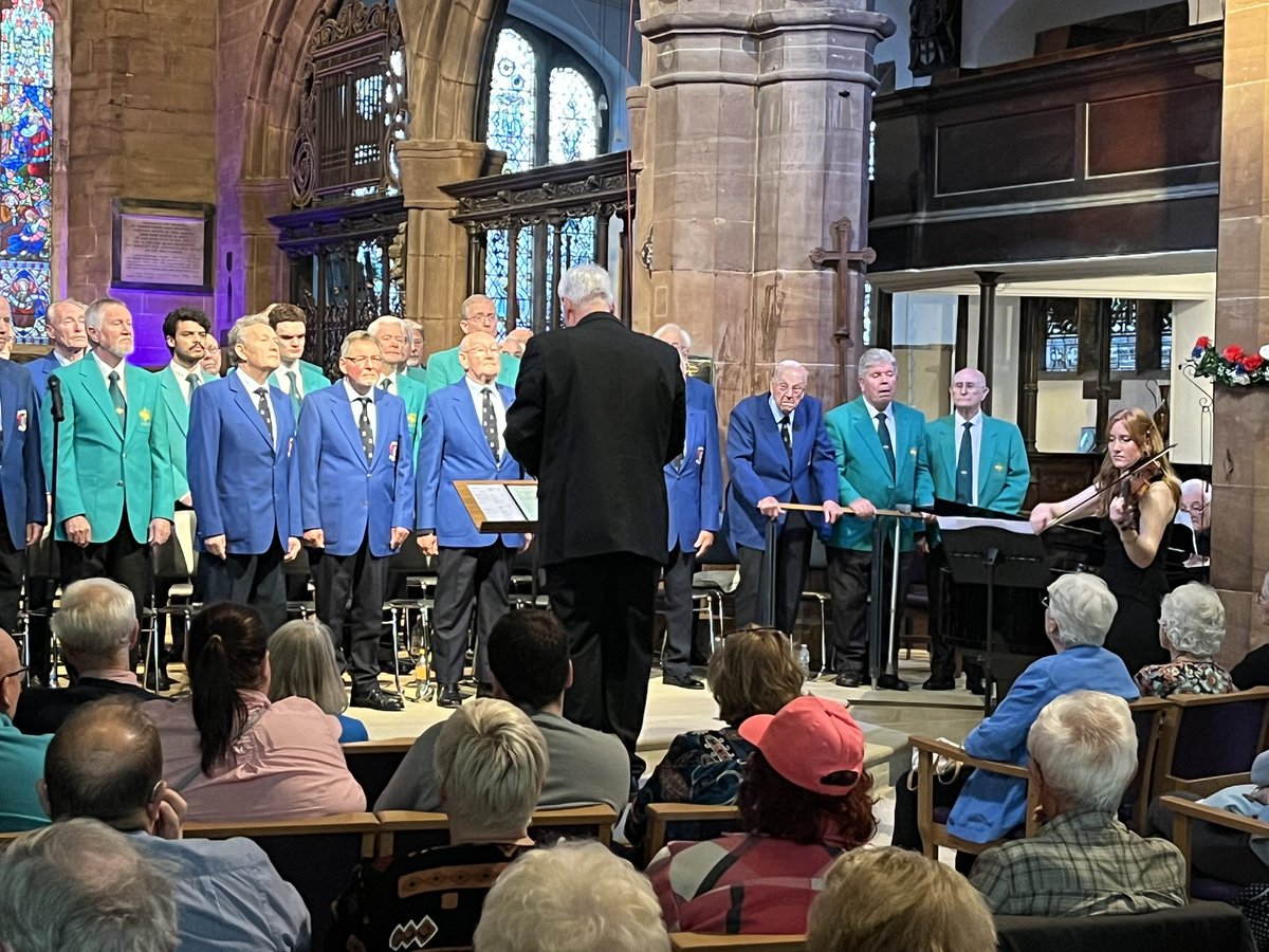 The combined forces of @BIMV_CHOIR and @CanoldirChoir here @HolyTrin tonight with guest violinist Jody Smith. #MaleVoiceChoirs #RoyalSuttonColdfield #NotEurovision!