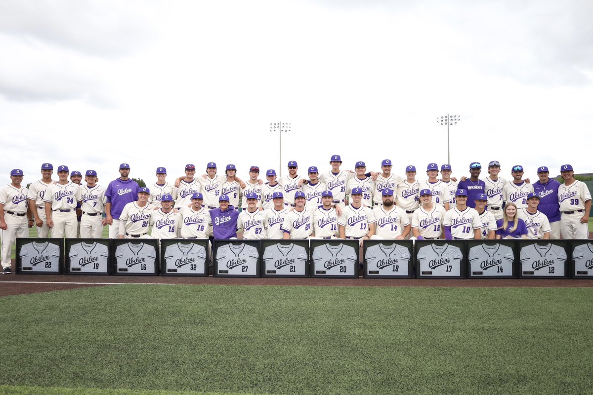 ACU_Baseball's tweet photo. Celebrating our senior Cats!!🎓⚾️

#ATO | #GoWildcats https://t.co/6cCCzqmniM
