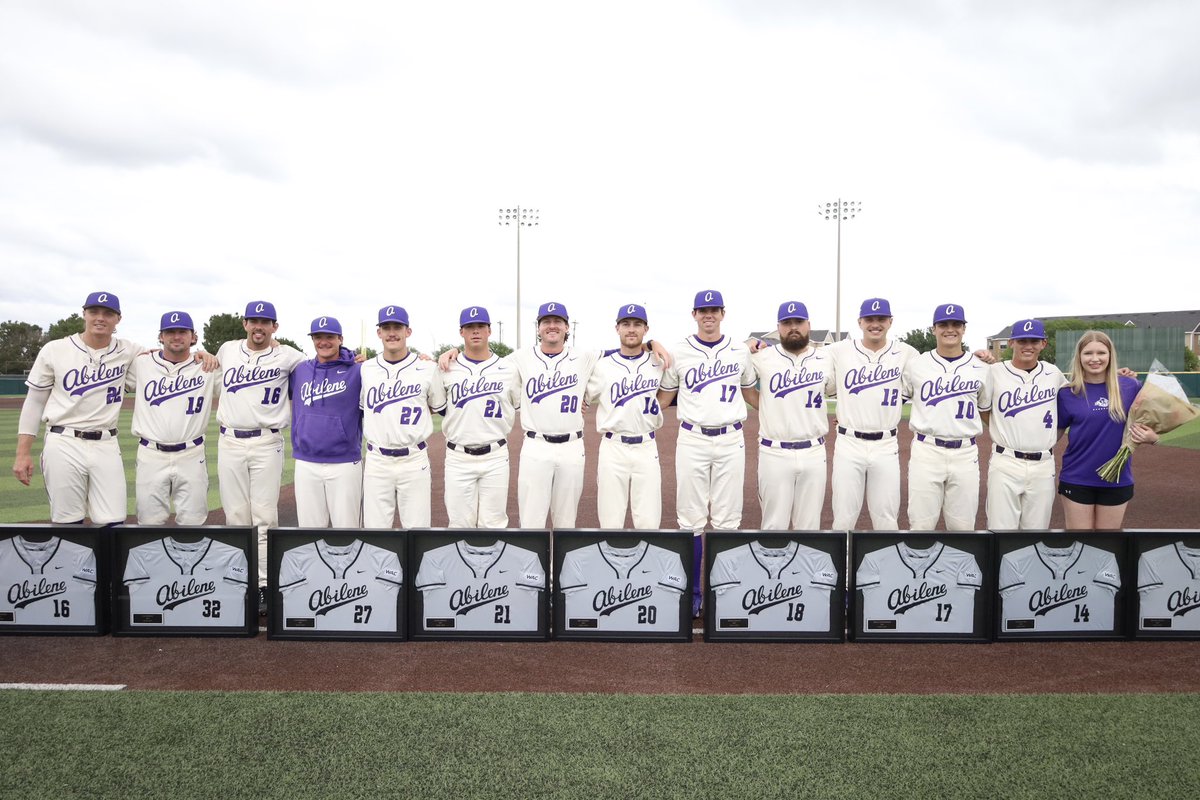 ACU_Baseball's tweet photo. Celebrating our senior Cats!!🎓⚾️

#ATO | #GoWildcats https://t.co/6cCCzqmniM