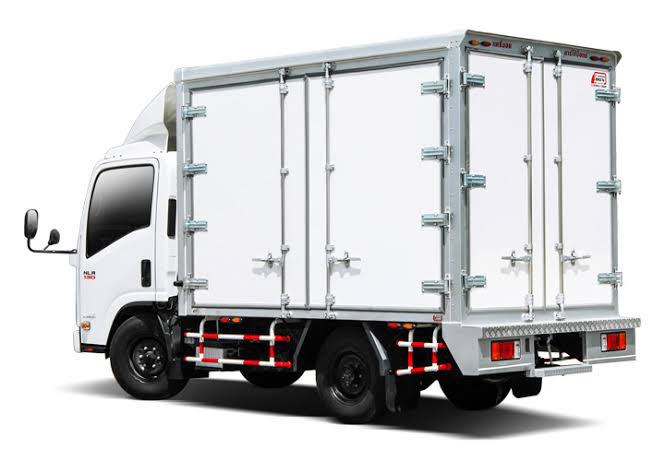 @name12901 @FeministRabble @TyThatGuy1312 @KetuAlbrecht Compact reefer truck is a thing too. You don't need an 18 wheeler to deliver some coffee supply let alone driving down a street. Just use this and roll into the parking lot in the back
