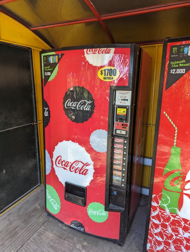 Dr_Afrokid's tweet photo. Hola @Carabdechile quiero reportar un robo.

Botella de 500 CC a $ 1.700 https://t.co/j8Ou5CDQ3r