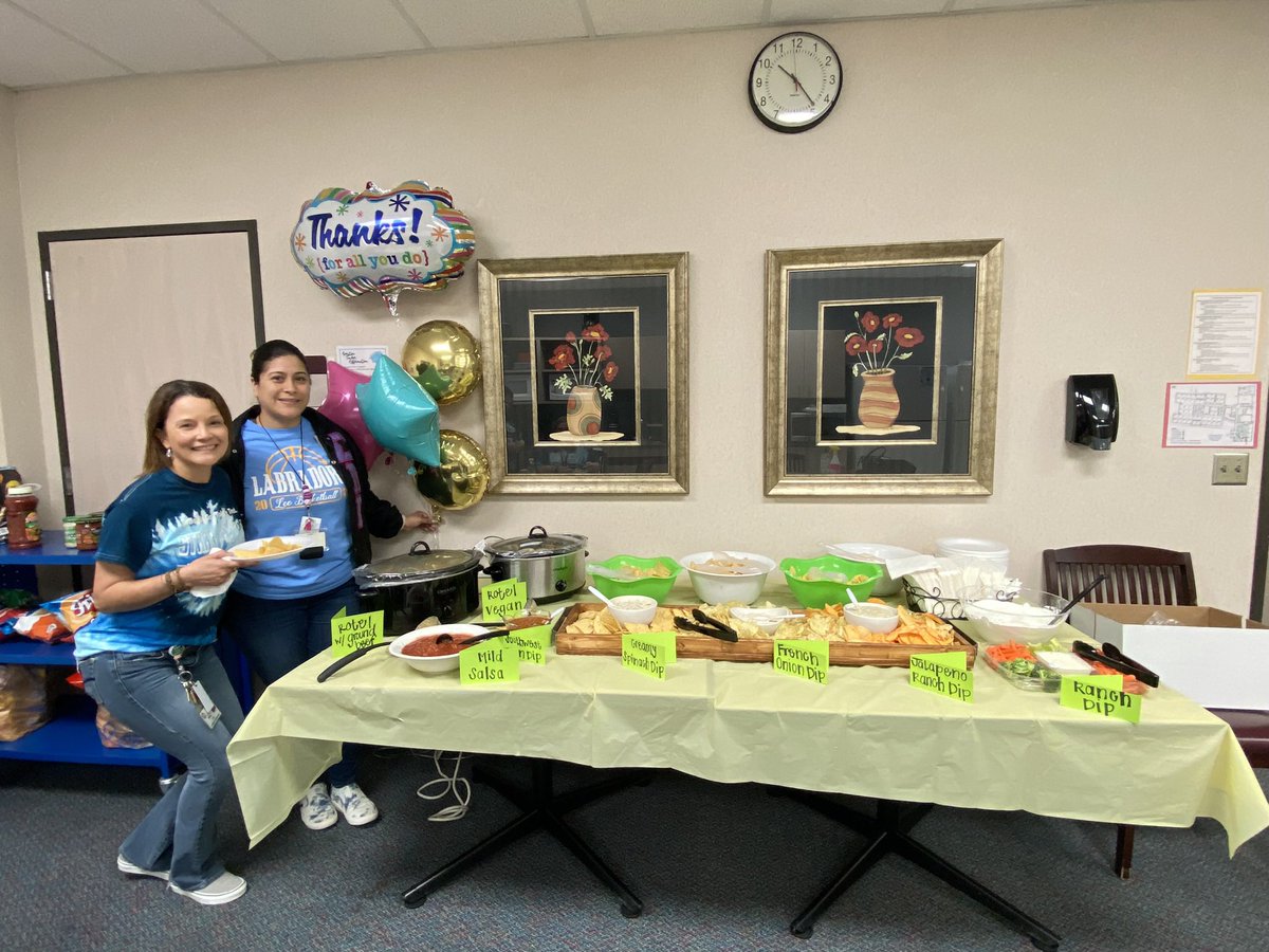 BarronTeaches's tweet photo. Thank you @LeeCFISD and the River Flows Foundation for spoiling us! #teacherandstudent #adminrocks #weareblessed https://t.co/cwAfBAnrHy