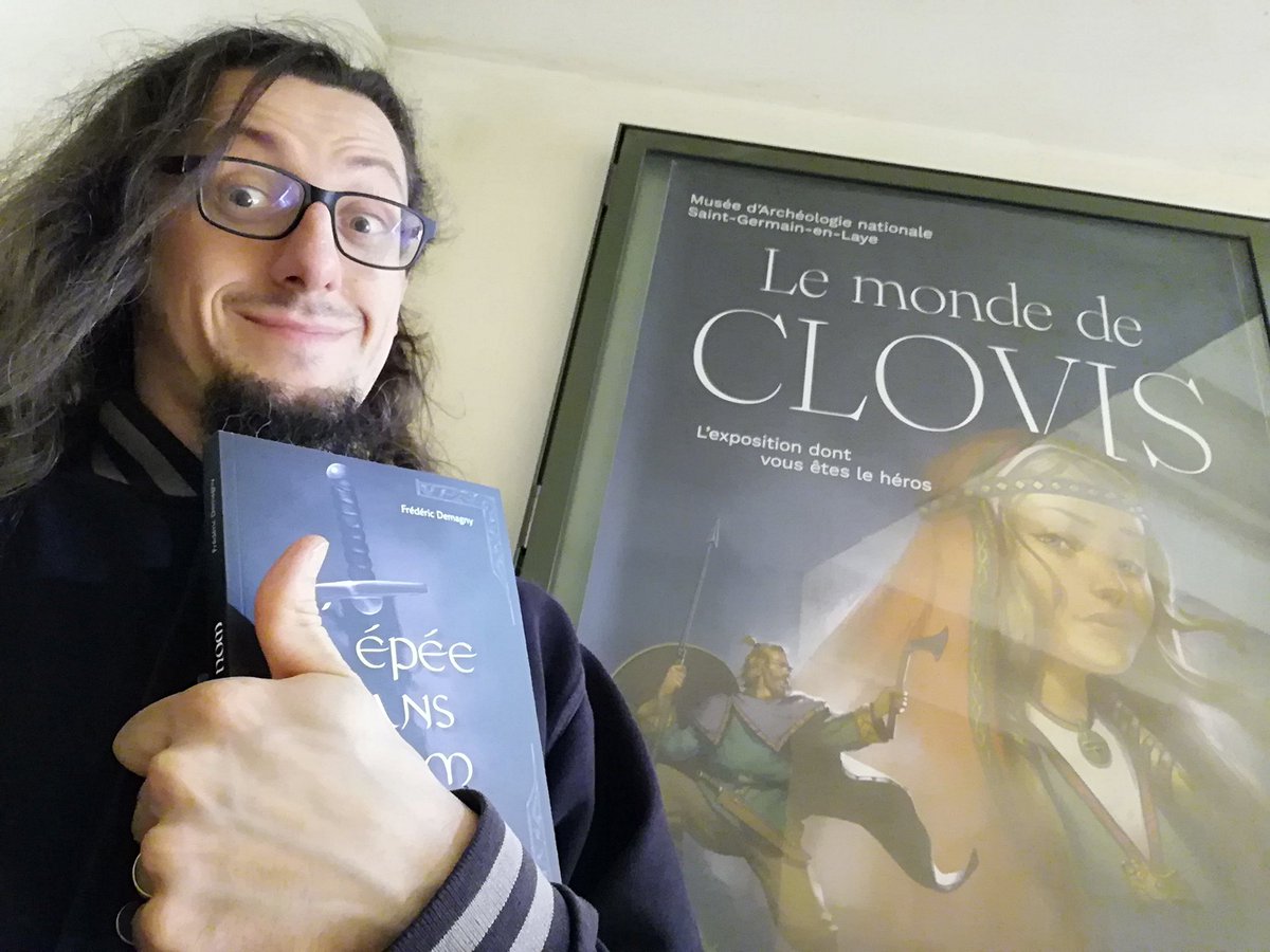 DemagnyFrederic's tweet photo. Des mois que je voulais y aller. Toute une expédition pour une exposition, Le Monde de Clovis, au Musée @Archeonationale. J'ai pu montrer à mon Épée Sans Nom d'où elle vient. Allez-y, il reste une semaine, c'était trop bien ! https://t.co/D1YLzmz2ZQ