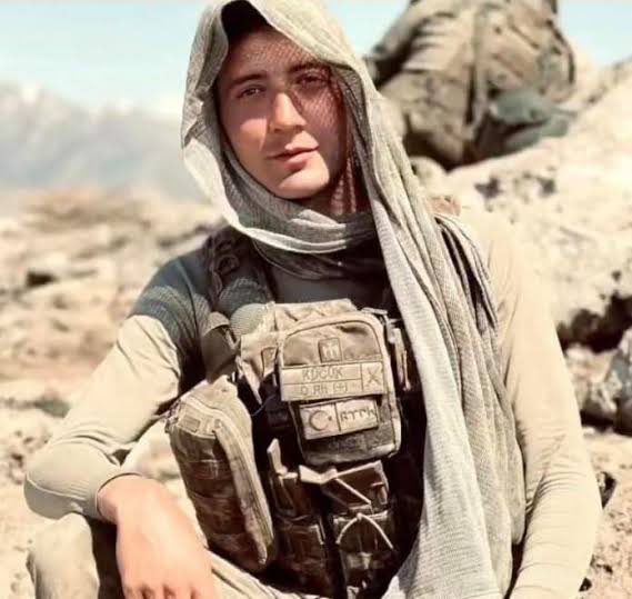 cennete selam olsun canım kardeşim...Muhammet Küçük(23)vatanını savunmaya çalışırken PKK tarafından şehit edildi bugün..Söyleyecek ÇOK ŞEY var ama büyük sessizlikte bir ÖFKEDİR...🇹🇷