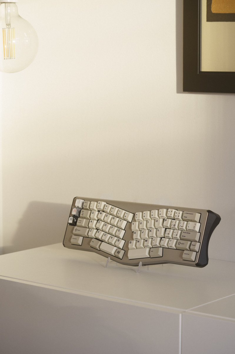 tylerkeyboard's tweet photo. Dolice at sunset #keyboard https://t.co/W1GyjjLaxe