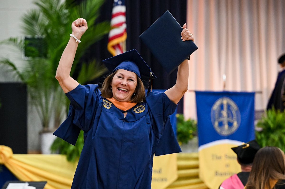 NeumannUniv's tweet photo. Cap.

Gown.

It’s Going Down.🎓👏

#NeumannGrad https://t.co/LWBQCvHktQ