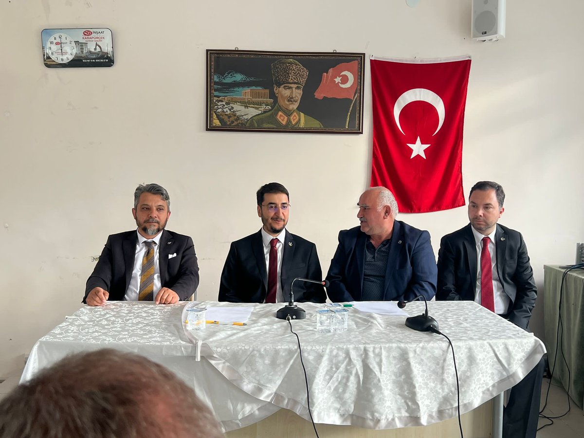 Karapürçek Köyü Yardımlaşma Derneği’nde sohbet ettik. 
Desteklerini eksik etmeyen milletimizden Allah razı olsun. ☺️
Son ana kadar yola devam 👍🏻🇹🇷❤️
#MilliGörüşMeclise
