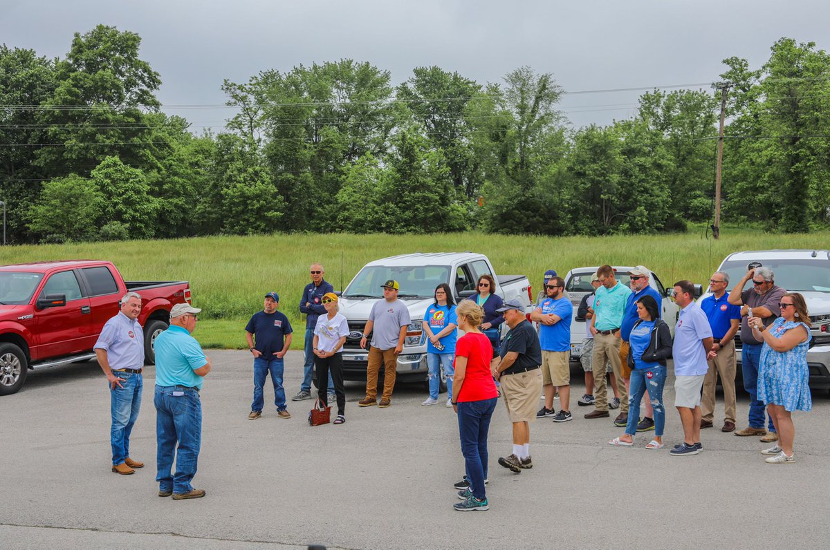 RyanQuarlesKY's tweet photo. Thank you Warren Beeler and local leaders for a great Grayson County stop as we truck our way across Kentucky!  Vote today or Tuesday!  #BigRedTruckTour https://t.co/pjSjEOdFAu
