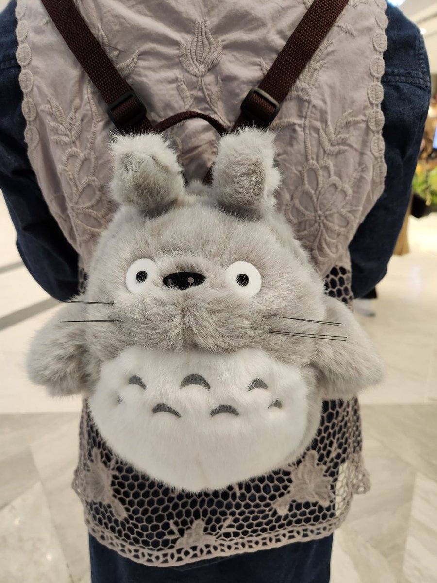 고모가 내 가방 너무 귀엽다고 찍어주심
우히히