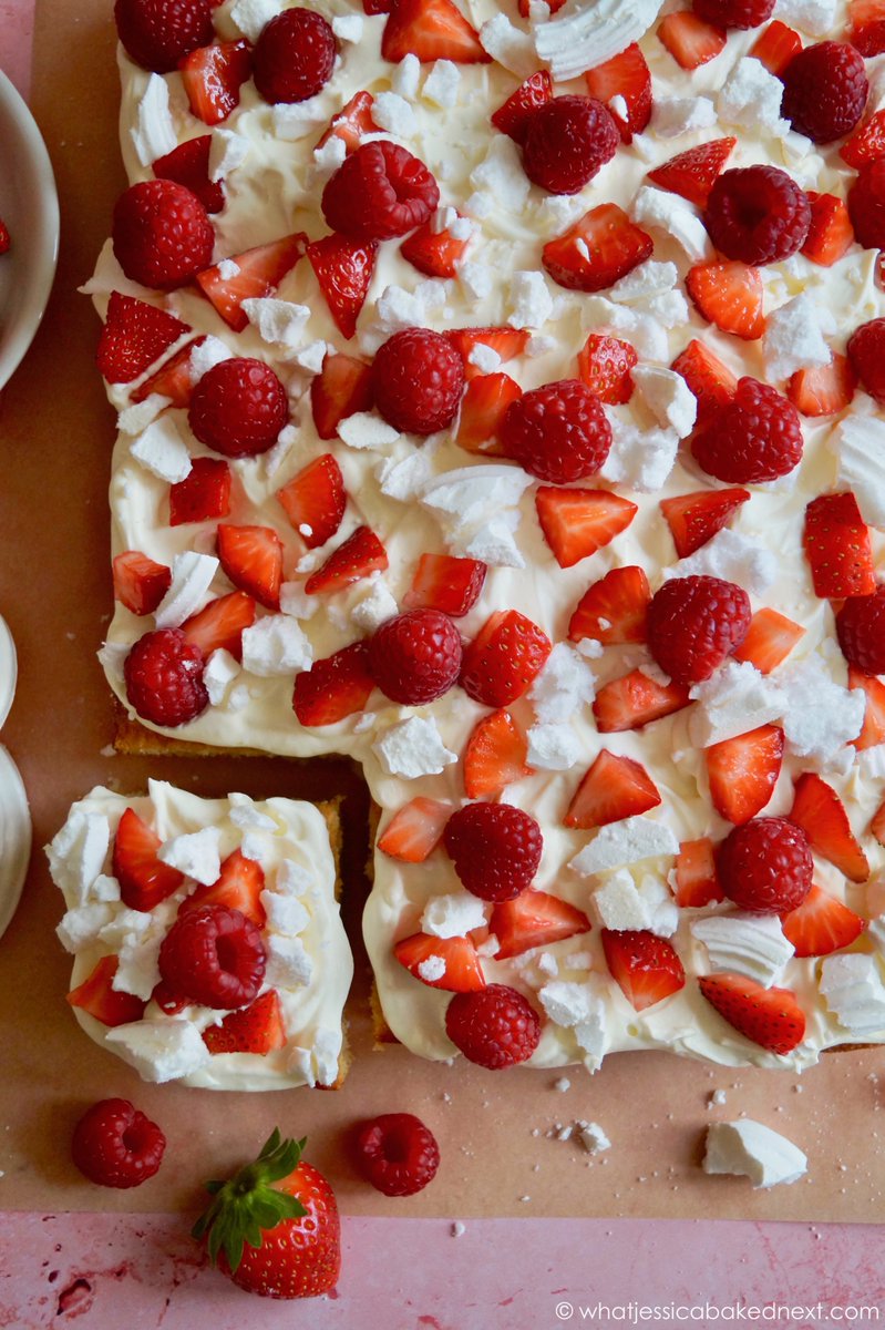 jessbakednext's tweet photo. Eton Mess Cake 🎂🇬🇧🍰

RECIPE: https://t.co/2BI1fqY1UI https://t.co/K9ux4hmJ9j
