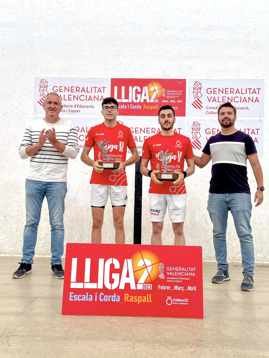 funpival's tweet photo. 🏆Bonillo i José se proclamen campions de la Lliga2 de #raspall
Enhorabona !!! 🎉🎉

 📌Trinquet de @AjBellreguard  

25🔴Bonillo i José 
00🔵Ximo i Rafa G

#pilotaprofessional #lliga2 https://t.co/2MQ6HMhTJ0
