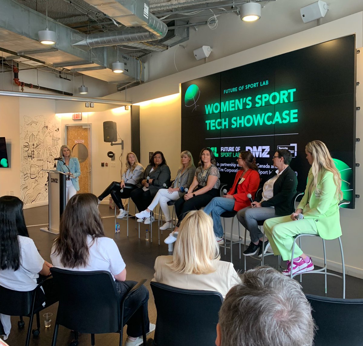 Insightful and meaningful conversations at the Future of Sport Lab (FSL) Women’s Sport Tech Showcase this morning! Moderated by @SNChrisSimpson, the event celebrated women in leadership and sport business within Canada and North America! #CIMORONI #WomeninSport #WomeninBusiness