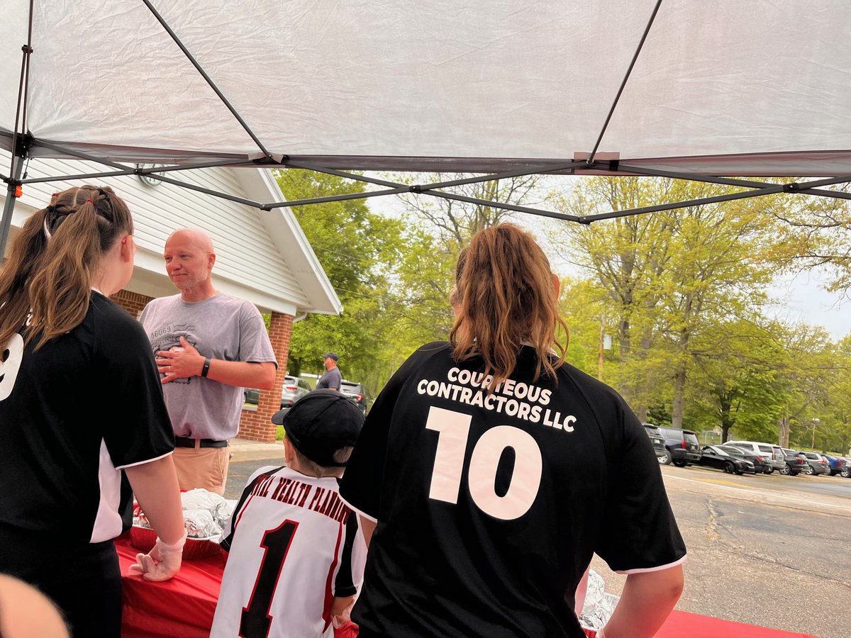 SheridanSchool1's tweet photo. What does your school leader do on weekends?  Our @SCSSuper is enjoying some delicious food at the Sheridan Recreation League Hamburger Fry today supporting our Blackhawk youth.  It’s a great day to be a Blackhawk! https://t.co/qFNOjxd9eI