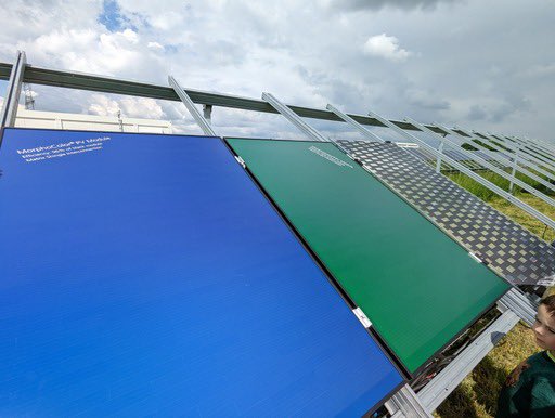 balkonsolar's tweet photo. Der #Balkonsolar Verein war unterwegs und hat sich das Testfeld des @FraunhoferISE in #Merdingen bei Freiburg angesehen. Besonders spannend farbige Module &amp; solche mit durchsichtigem leitenden Kleber, Module für Lärmschutzwände und Solarfassade. https://t.co/icvhiynWpM