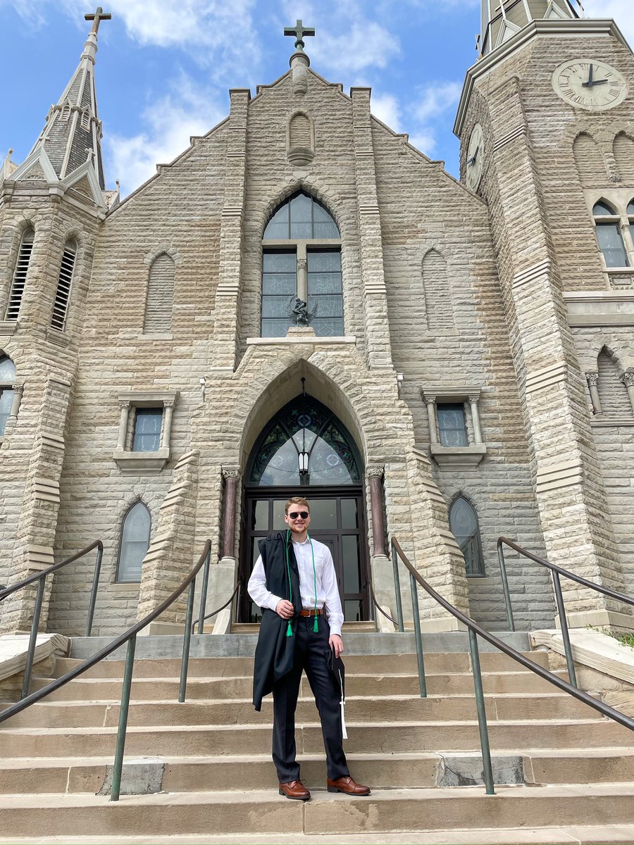 BrentFarka's tweet photo. Congrats Jason!!

#CreightonGrad https://t.co/1EvVKrmcpu