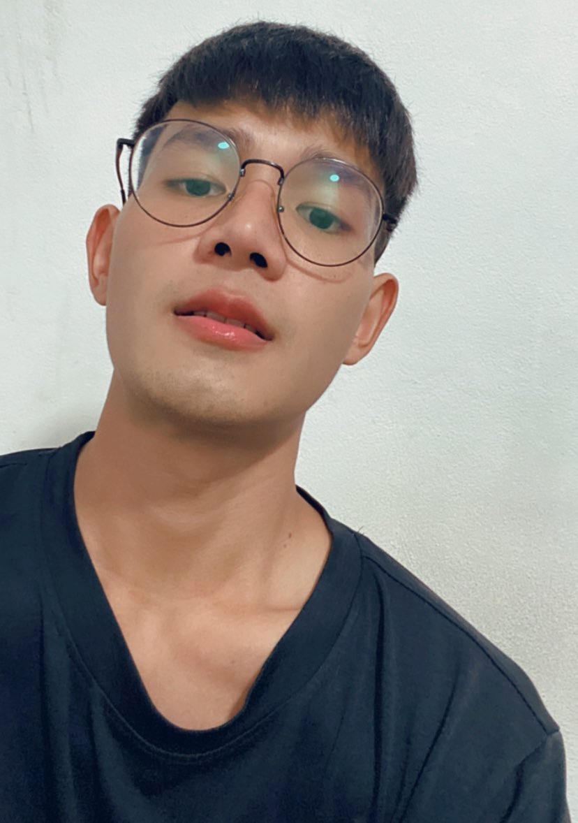 tosswut's tweet photo. แค่ผมสั้นอย่างเดียวนะ https://t.co/kPv204zAGe