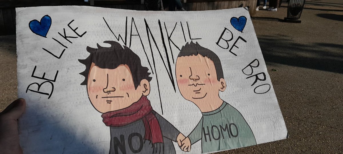 LoupShiFoxy's tweet photo. Une pride en foliiiiiieeeeeeeee merci @laink et @terracid ces bogoss d'avoir rendu la pride plus ICONIIIICCCC #LGBTQIA #prideangers https://t.co/Xhm71TMtNP