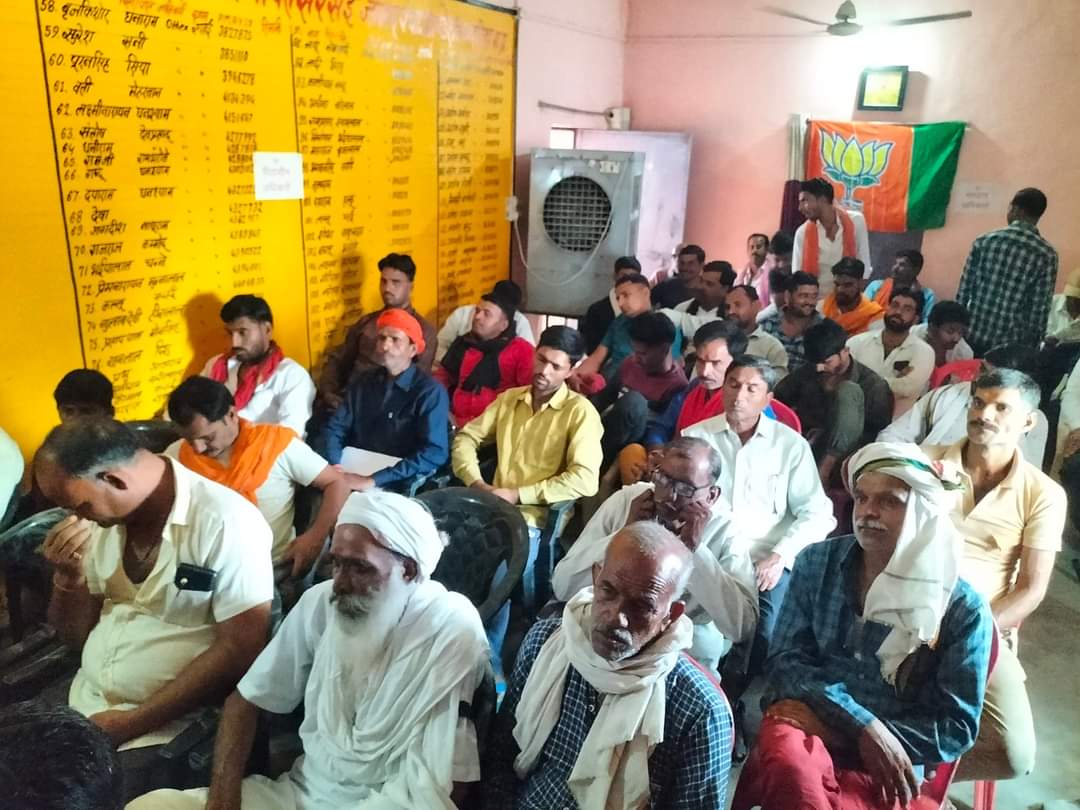 RakeahGupta3's tweet photo. #बूथ_विजय_संकल्प_अभियान 
आज विधानसभा भांडेर अंतर्गत भांडेर मण्डल के ग्राम बेरछ, सरसई, पिपरौआ में प्रशिक्षण वर्ग कार्यकम सम्पन्न हुआ। 
पार्टी के सभी आत्मीय कार्यकर्ता उपस्थित रहे। https://t.co/8W5LWMG0kf