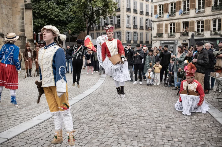MediabaskInfo's tweet photo. [DIAPORAMA] #Bayonne : la #mascarade souletine a fait escale au #Labourd #Soule 
https://t.co/YTkEm7Sbgv https://t.co/rAzSQemBII