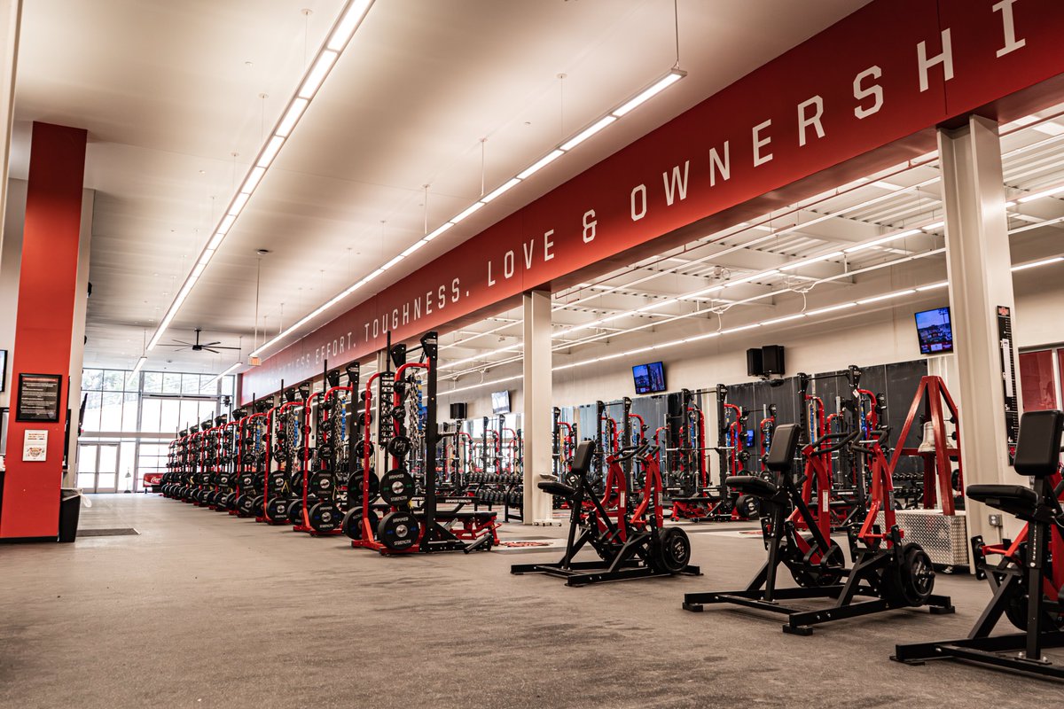 AStateFB's tweet photo. The 𝑾𝑬𝑰𝑮𝑯𝑻 𝑹𝑶𝑶𝑴‼️💪

#WolvesUp x #ADifferentBreed https://t.co/CPyanTrP2n