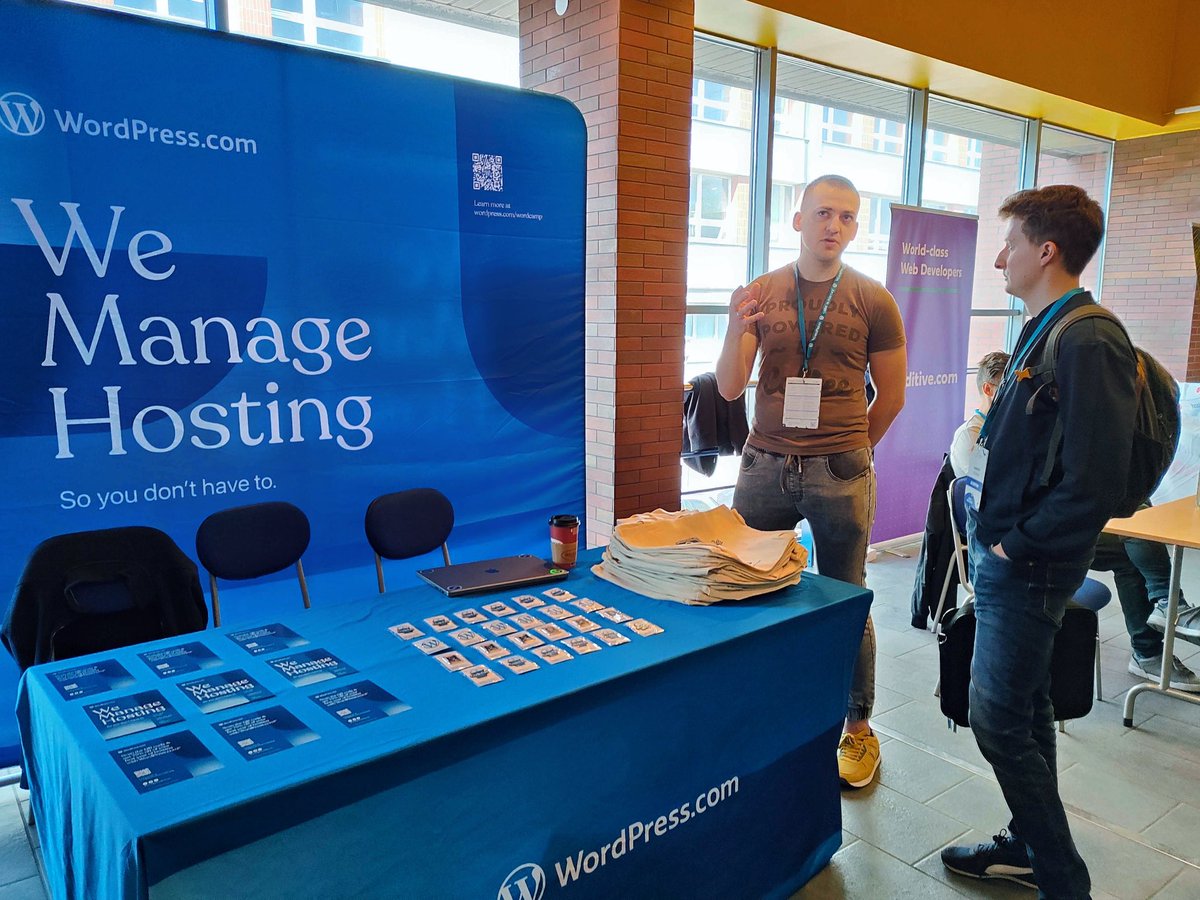 wordpressdotcom's tweet photo. Did you stop by the https://t.co/eRvNKWaolr booth at @WordCampPolska? 

If you still want to talk to our volunteers or grab some swag, make sure you swing by the booth on day 2! #WCPL #WCGL https://t.co/nHRo6ZA7rP