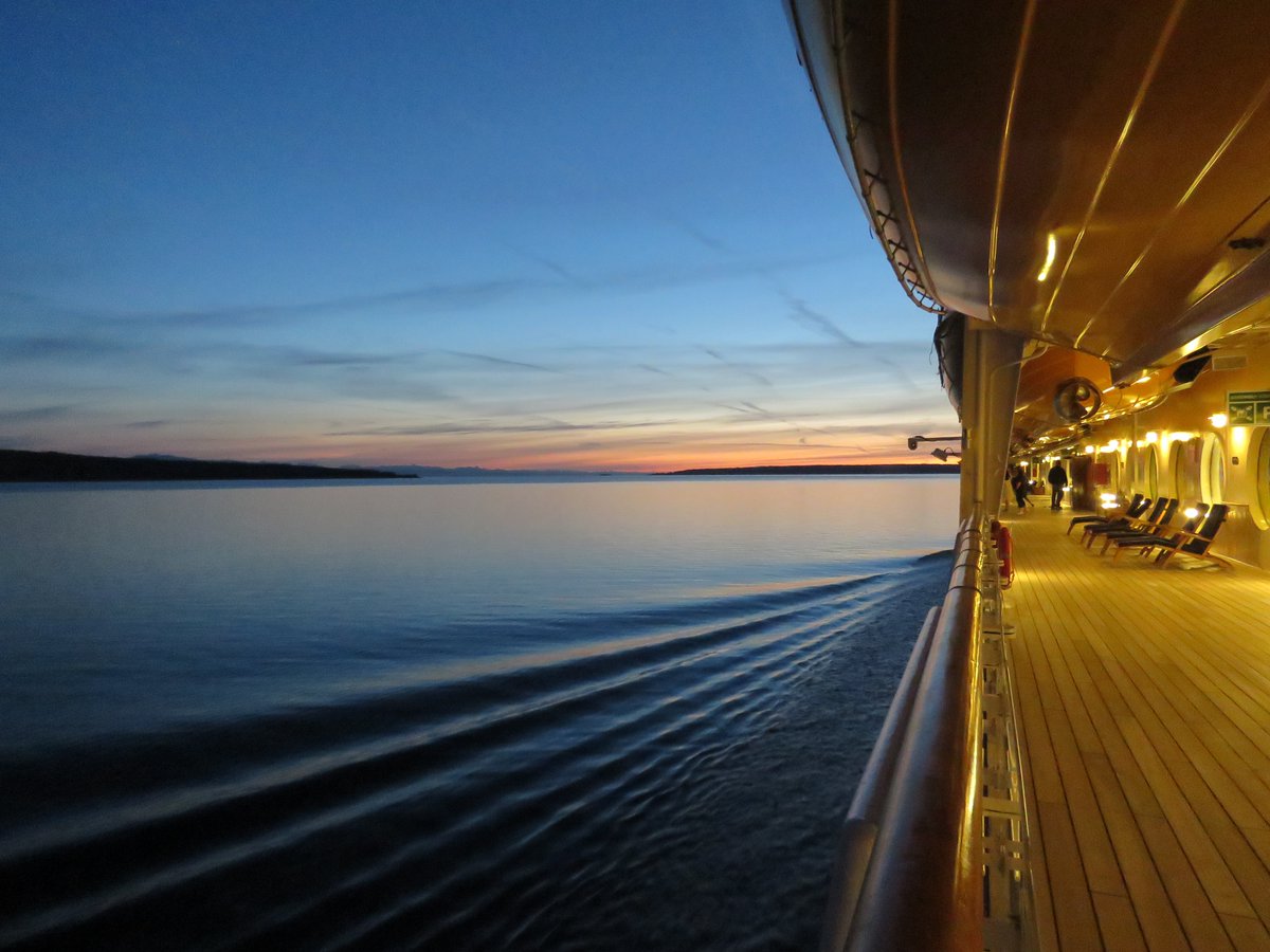 TripListTravel's tweet photo. Dive into a world of breathtaking destinations, luxurious ships, and unbeatable itineraries with our Cruise Directory, all conveniently located in one place https://t.co/LTXnJqsJu7 . #Triplist #CruiseShips #AdventureAwaits #SetSail #UnforgettableJourneys https://t.co/afe4774gCB