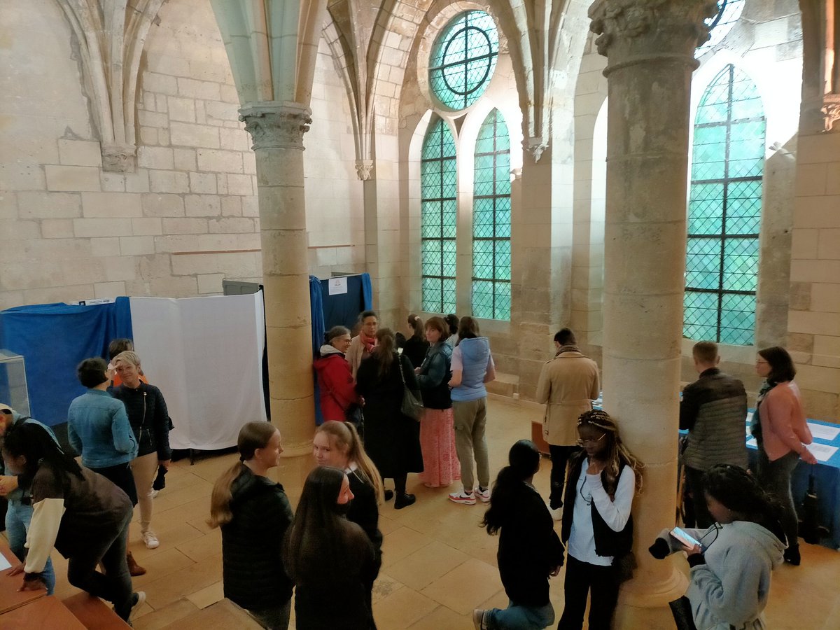 SoissonsCite's tweet photo. À l'occasion de la nuit des musées
Réalisation d'ateliers sur "L'oeuvre à travers les sens" à travers le handicap par des classes de 6e https://t.co/Wo4RgcbeqT
