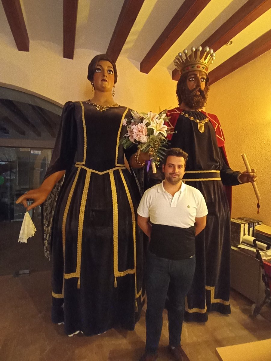 Daviku97's tweet photo. Un somni fet realitat 🥹✨❤️ #ElsMillorsGegantsdelMón https://t.co/rBhZhcs4mM