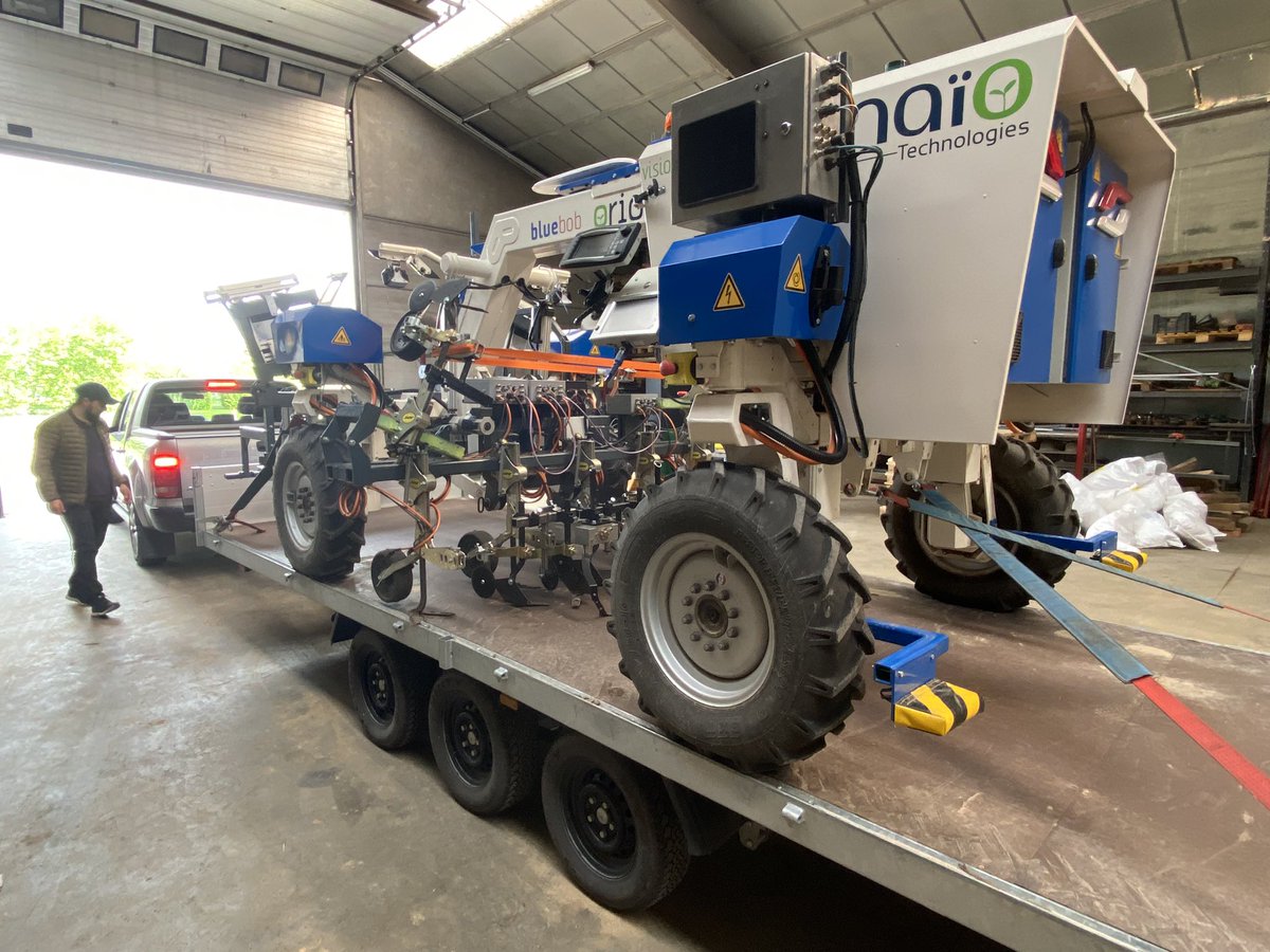 bruno_dewulf's tweet photo. Mes ex-collègues de Strube sont en route pour Désherb’avenir avec le robot de désherbage que nous avons développé ensemble, et ils m’ont fait la surprise de s’arrêter en Belgique 👍 Cela fait plaisir de voir que le projet est maintenant mûr et prêt à être commercialisé 👏. https://t.co/XbvDGoLH4N