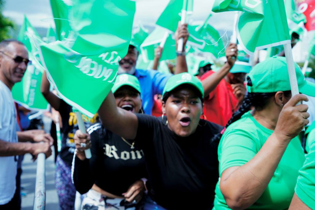 PedernalesO's tweet photo. 📸| Barahona se viste de verde en el día de hoy, para recibir al líder del pueblo dominicano, quien estará en esta Perla del Sur.

Con #LeonelEnBarahona #SeguimosCreciendo y vamos #RumboADosMillones. https://t.co/wvqk8TIJOF