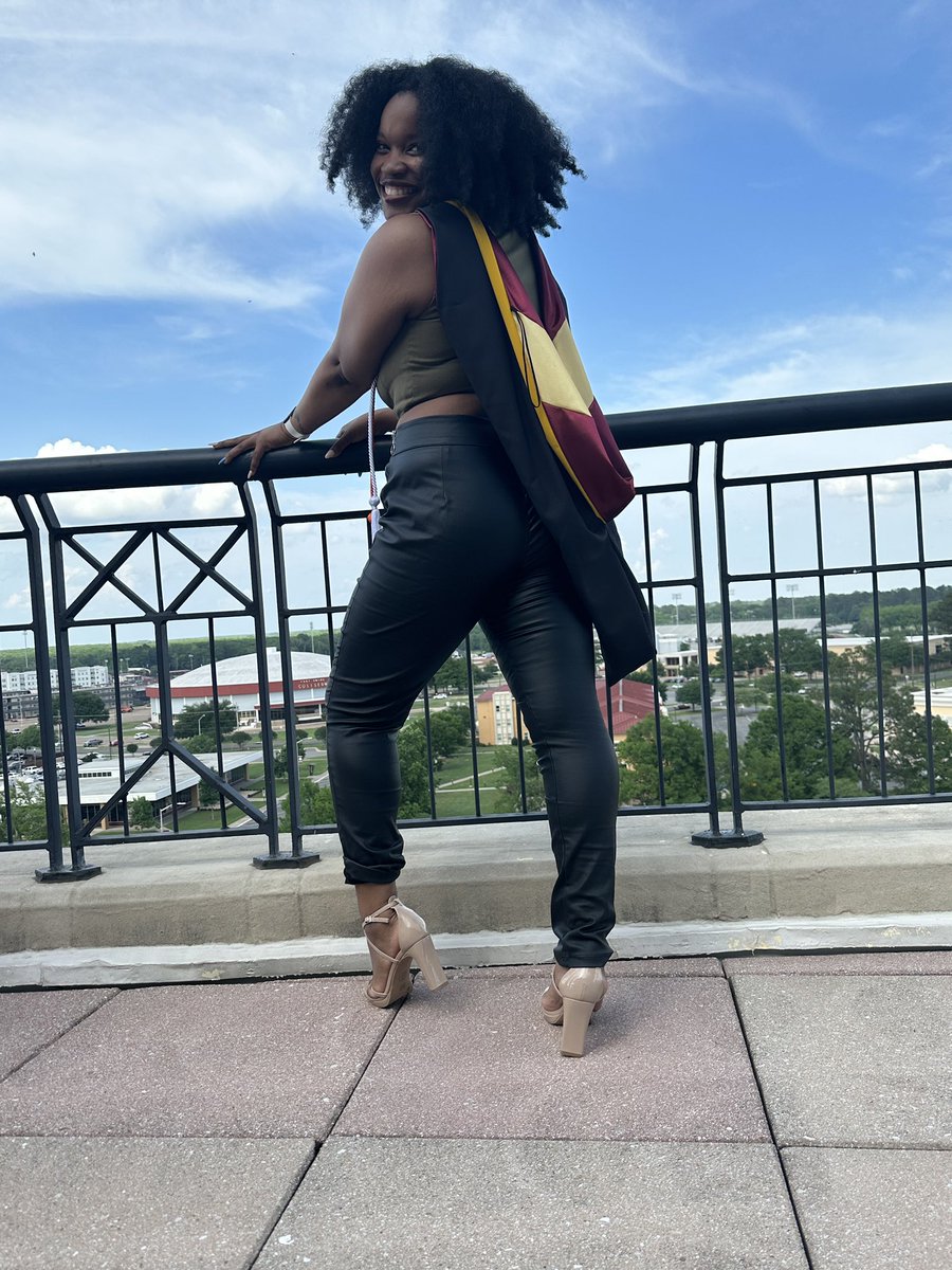 rin_etc's tweet image. hey Alexa, play hey mama I made it🤭🥹 4.0 szn! #graduationday #blackgrad