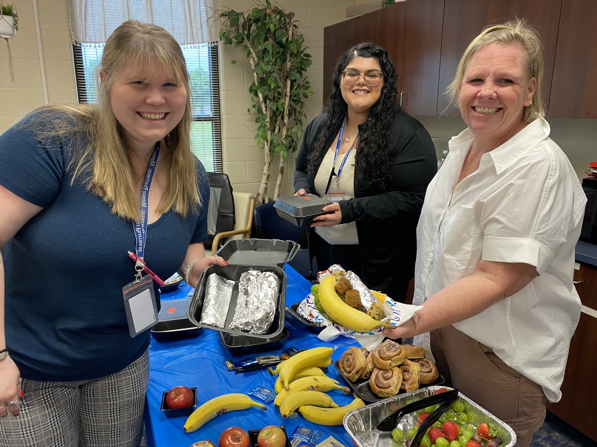 Speegleville's tweet image. So thankful for our #SpeeglevillePTA and how they show their appreciation. Let’s support them by coming out to the #SPEcarnival this afternoon from 2-5! A little weather can’t stop us!  #TeamSPE #SpeeglevilleStrong #1Midway #MidwayISD