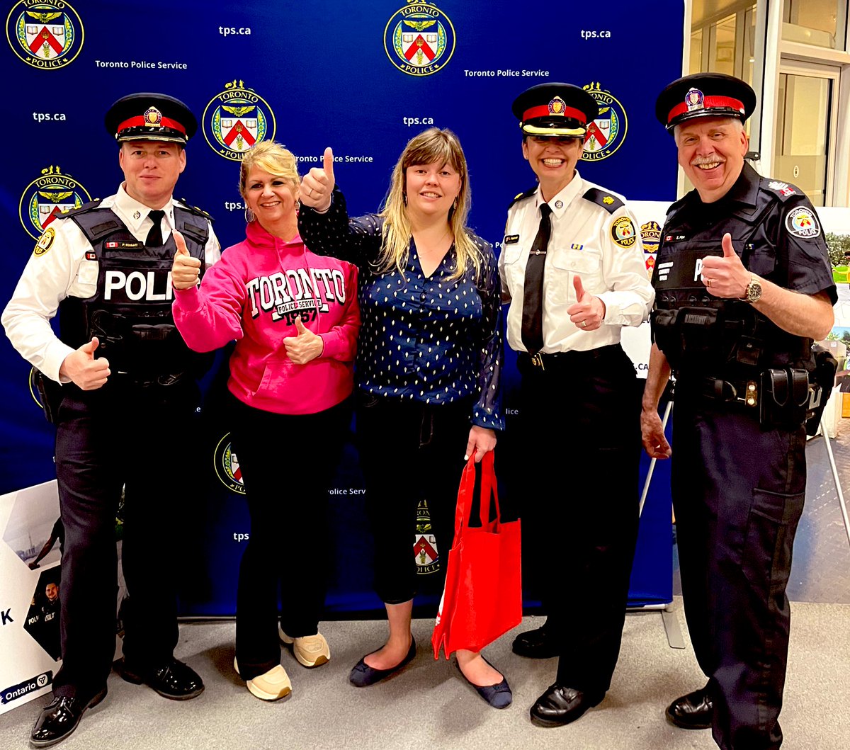 Great times at #PoliceWeek launch at the opening of the 39th Annual Toronto Police Children’s Games at Variety Village. @OACPOfficial @TPS_CPEU @TorontoPolice TY all Volunteers!