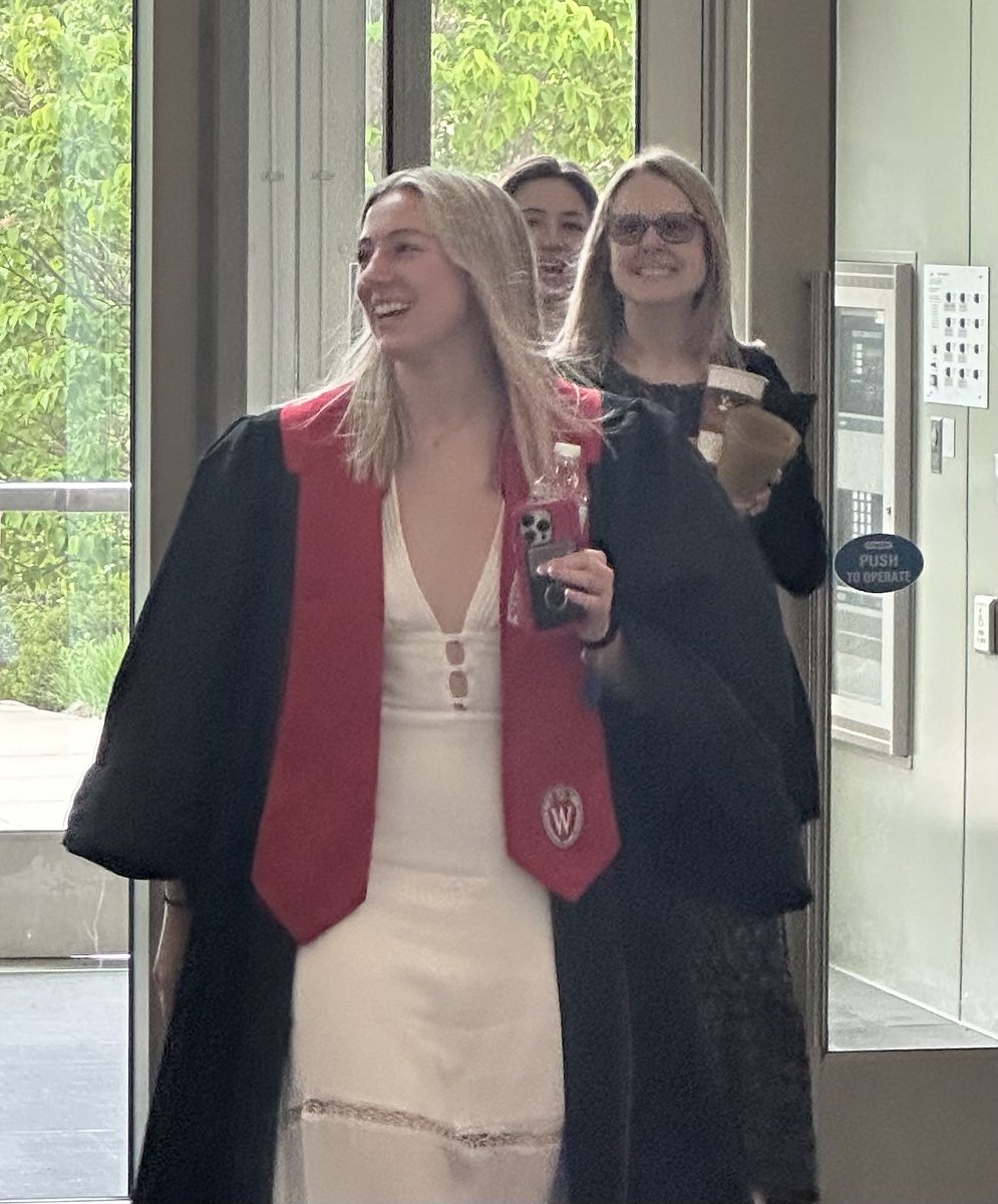 DavidVanM's tweet image. Congratulations Stella! #UWGrad