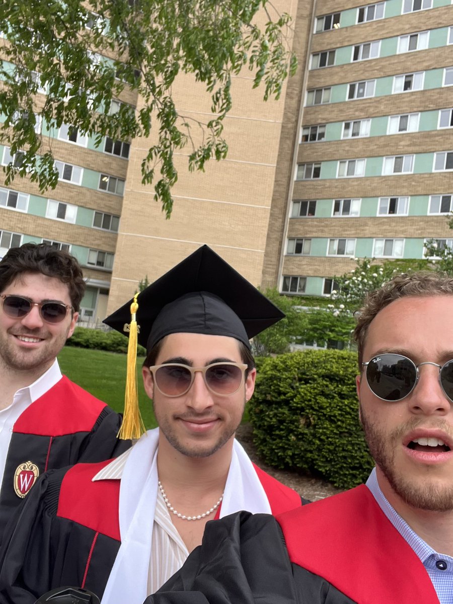 lessers3boyz's tweet photo. Congratulations Aiden, Matt and Ethan!!!  #UWGrad https://t.co/IsFdLVezCr