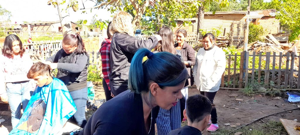 Mañana de Sábado junto a la Agrupación AD❤MIS en el Merendero del Barrio Porvenir 2, Posadas. 
+ Clases de apoyo,
+ Corte de cabello y 
+ Chocolatada para la gurisada 
¡Merendero Los Peques! 
<a href="/ADOMIS_Misiones/">ADOMIS_Misiones</a> <a href="/cjdechat/">Christian Dechat</a>
<a href="/grillo141/">Ruben Dario</a> 
<a href="/chekielon/">Ezequiel Barroso</a>
<a href="/apariciocarola/">Carola Aparicio</a> <a href="/Pam_Rehbein/">Pâmela Alejandra</a>