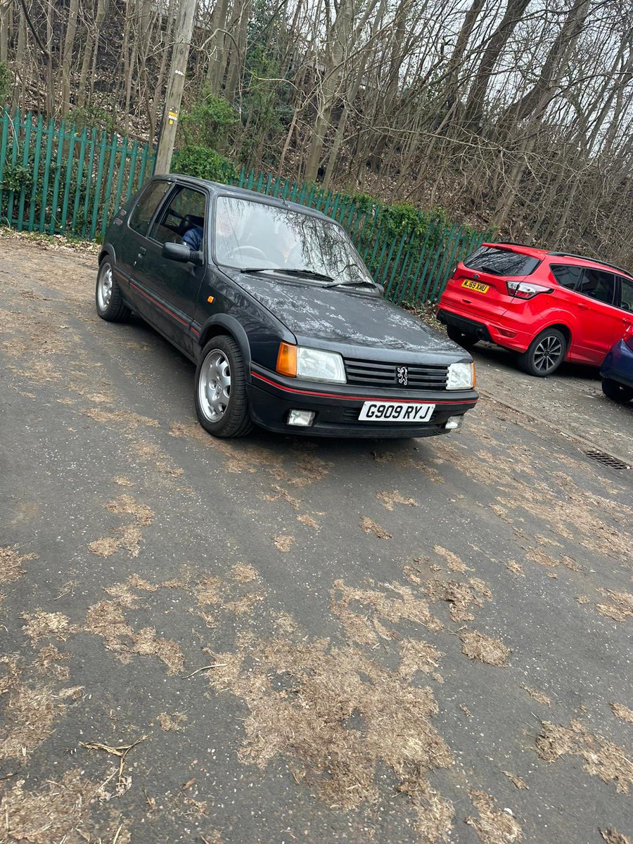 Theraeman1's tweet photo. @HagertyUK Definitely left https://t.co/3PhItOCNJT